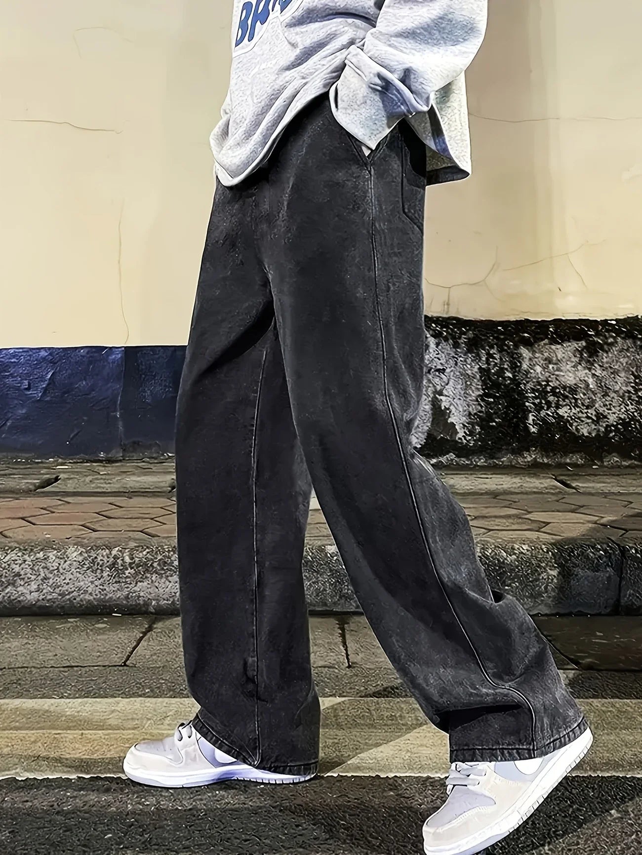 Men's Regular Fit Multi-Pocket Jeans -