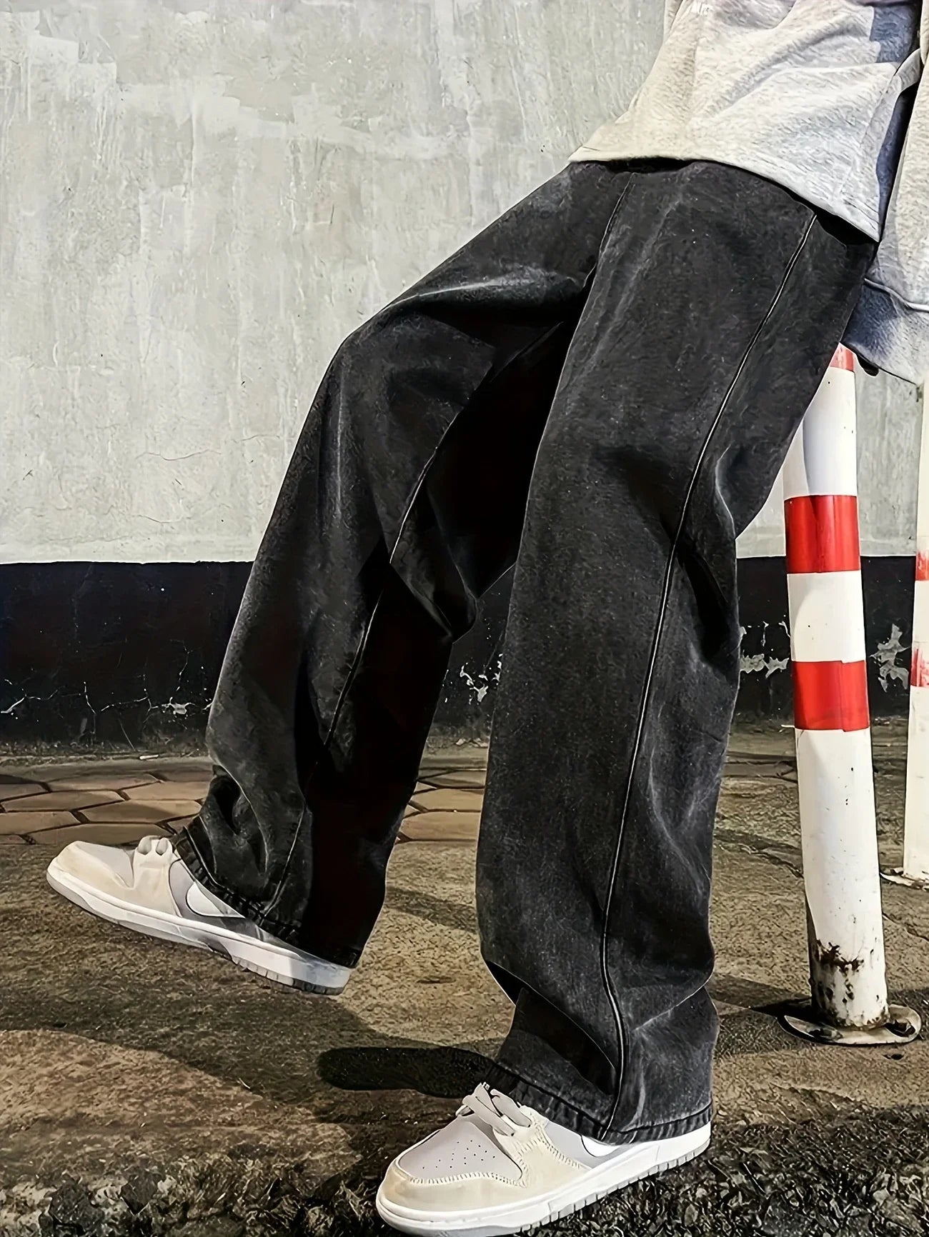 Men's Regular Fit Multi-Pocket Jeans -